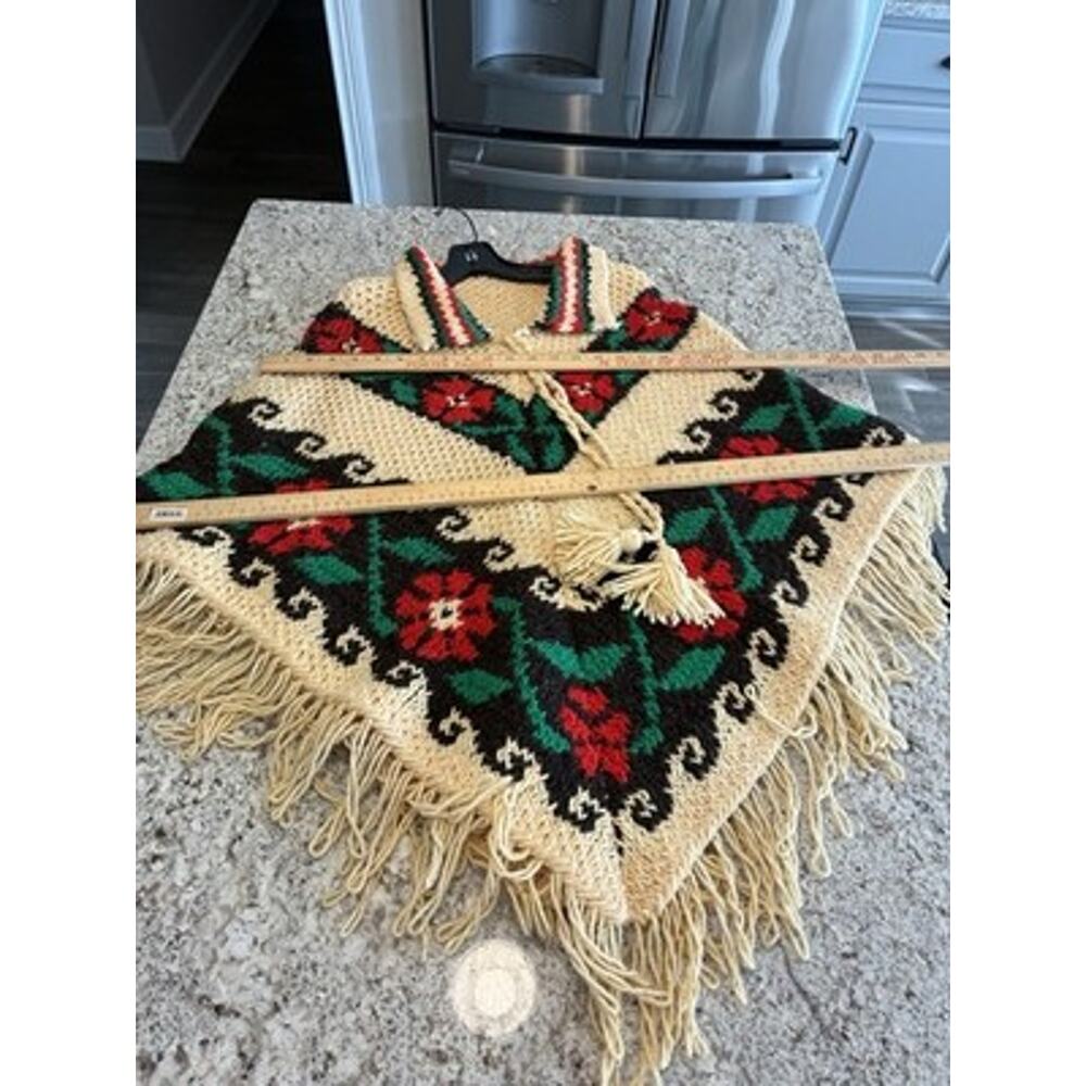 Vts Chunky Hand Knit Wool? Poncho Ivory/Green/Red/Black flowers Julie Girl - Picture 6 of 9